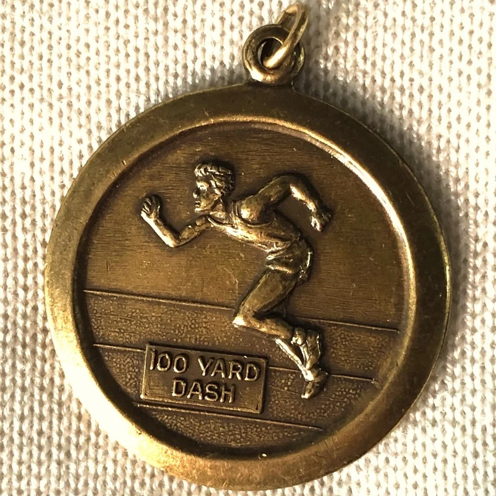 100 YARD DASH RUNNER PENDANT BRONZE TONE VINTAGE